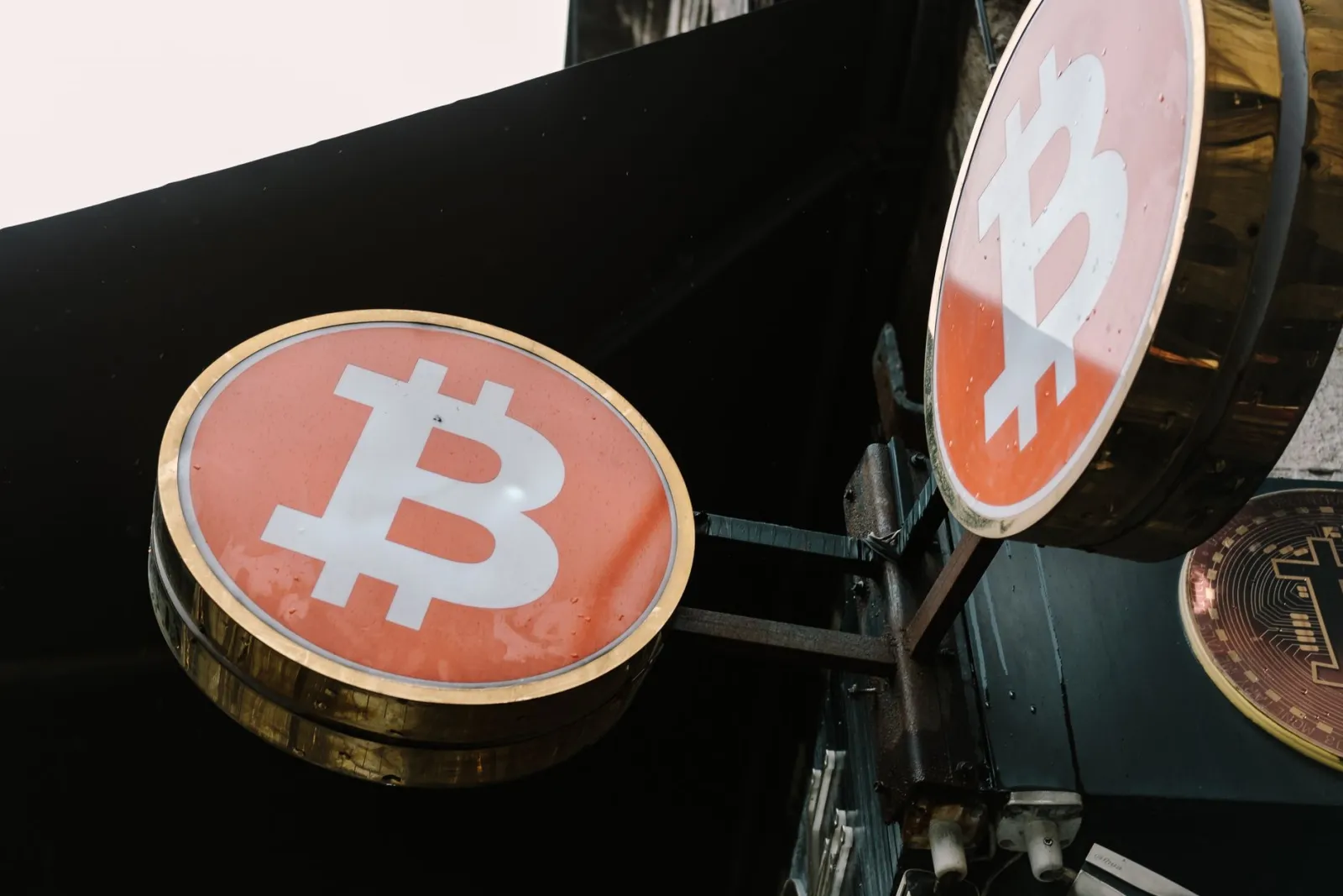 12-step process to get a crypto license, from defining service scope to ongoing supervision